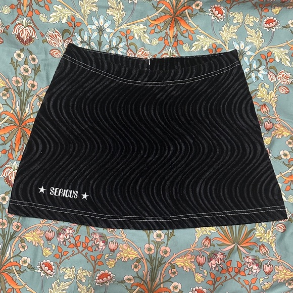SERIOUS velvet mini skirt - Picture 2 of 6